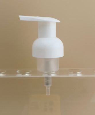 Нежный дизайн белого пластикового пенообразователя для бутылок шампуня