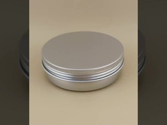 На заказ CRC возможно большое серебристое алюминиевое чехло с винтовой крышкой для косметики