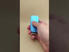 Голубая, плоская и гладкая упаковка бальзама для губ