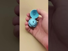 Небесно-синяя пластиковая гладкая сферическая крышка для косметических бутылок