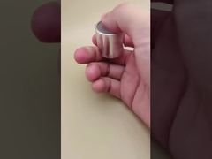 Серебристая алюминиево-пластиковая круглая гладкая крышка с прозрачной кнопкой для флаконов для ухода за кожей