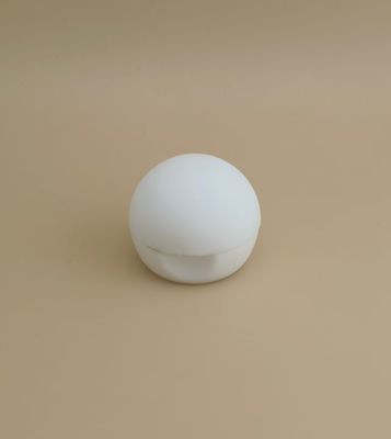 Белая пластиковая маленькая гладкая матовая сферическая крышка для косметических бутылок