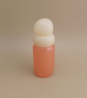 Розовая стеклянная бутылочка с крышкой цвета рисовой белизны для девичьего парфюма